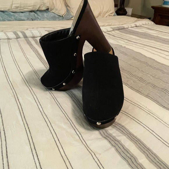 Women's Black heeled Shoes - Picture 4 of 5